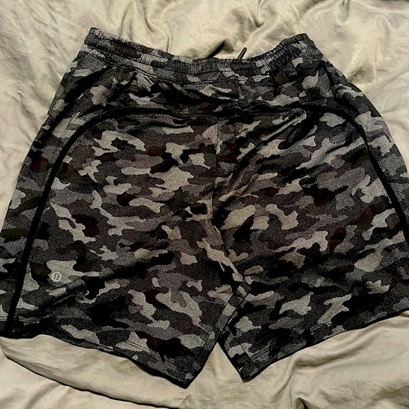 Lululemon pacebreaker short - Picture 2 of 2